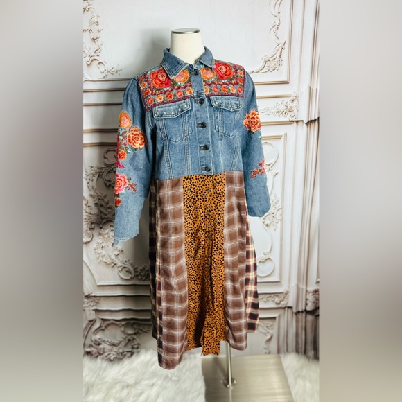 Floral Embroidered Denim Dress - Picture 9 of 10